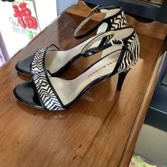 Dana Buchman Majorca Zebra Satin Heels 👠 - Picture 3 of 7